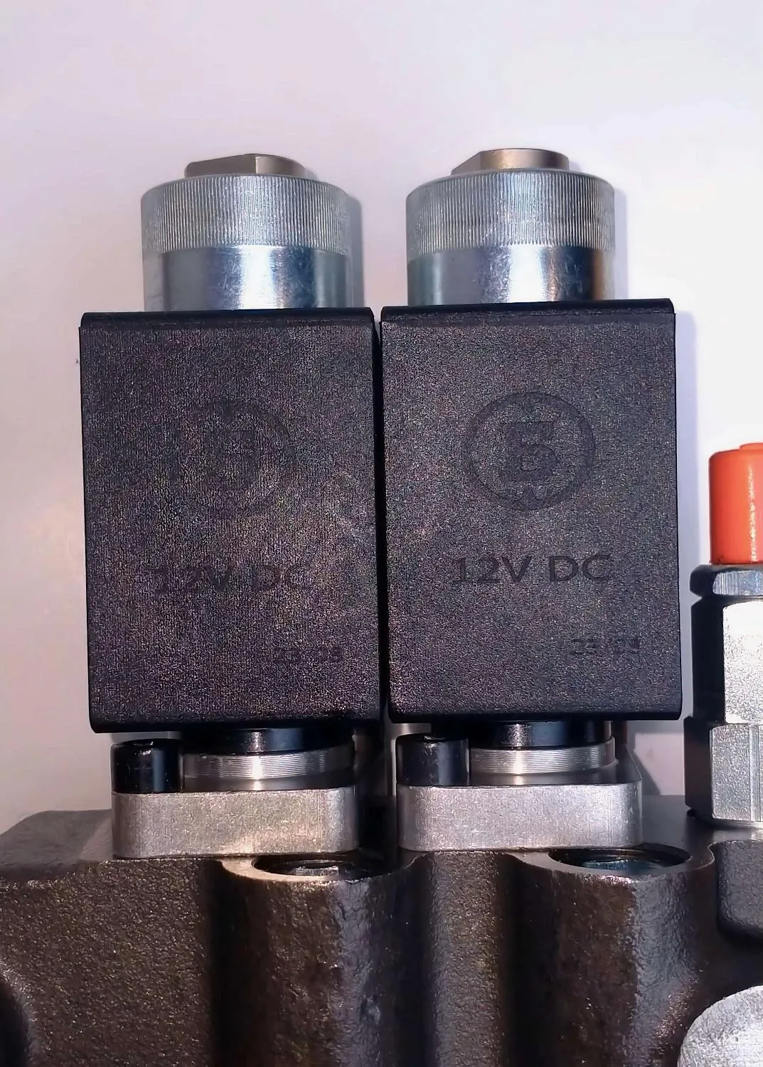 Распределитель 2Z80 DA ES3 12 VDC E_3_